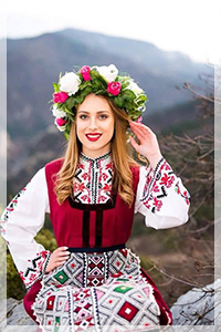 Дона Сед - Изработка на народни носии, характерни за всички краища на страната.